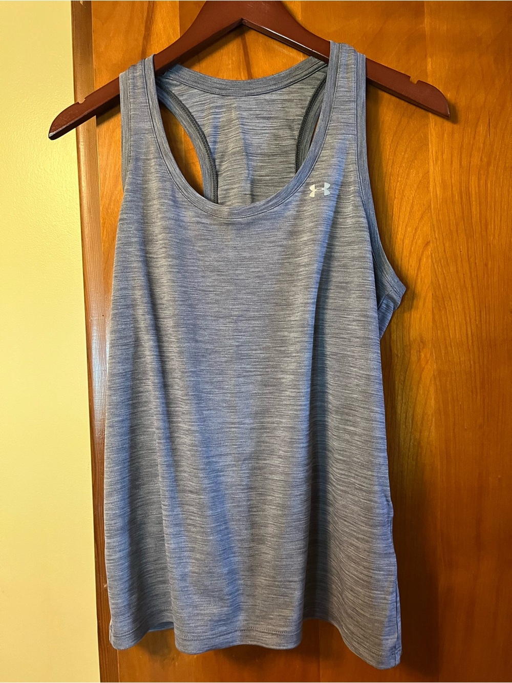 Under Armour Women's grey Racerback Tank Top size small